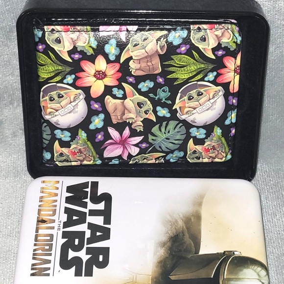 Buckle-Down Other - The Mandalorian- Star Wars Wallet in gift tin